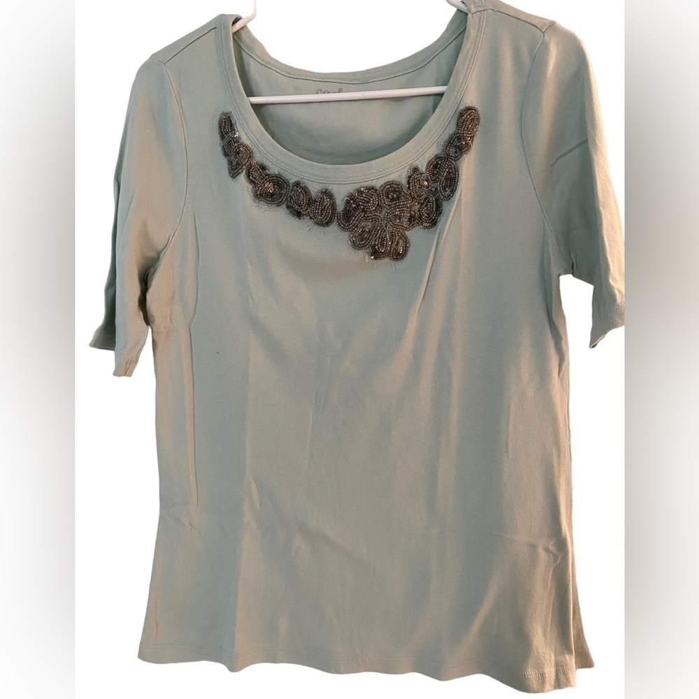 BEADED APPLIQUÉ Tee shirt by Caslon short sleeve Light teal cotton. Medium
C